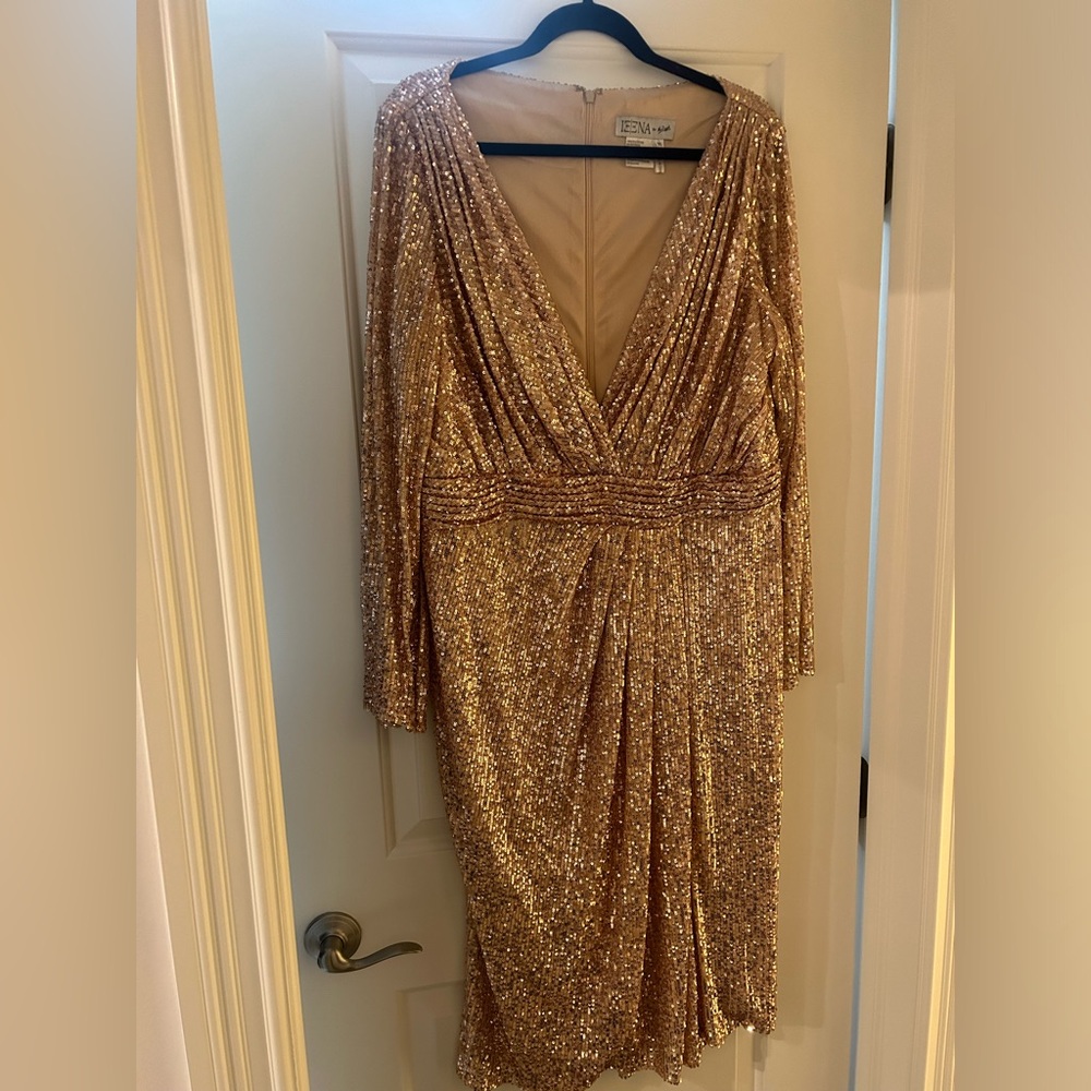 Ieena by Mac Duggal gold sequin midi dress gown
It’s so pretty!